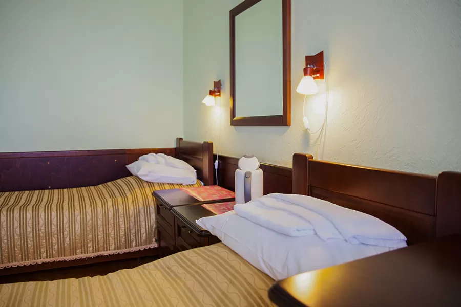 Двухместный номер стандарт в санатории им. С.М. Кирова в городе Пятигорске - фотография