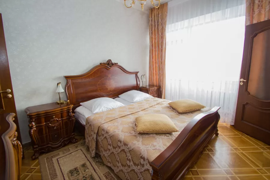 Люкс трехкомнатый в санатории им. С.М. Кирова в городе Пятигорске - фотография